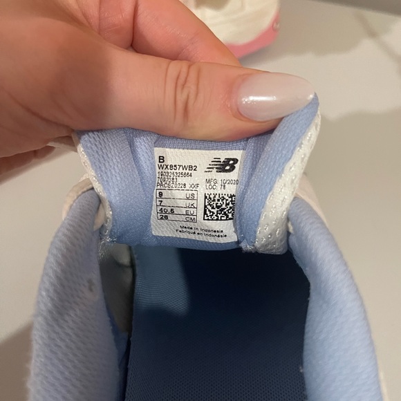 New balance shoes - Picture 3 of 3